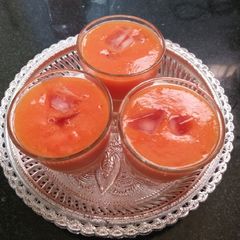 A picture of Papaya and orange juice.