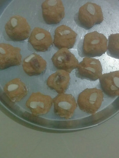 અડદિયા પાક (Adadiya Paak Recipe In Gujarati) રેસીપી મુખ્ય ફોટો