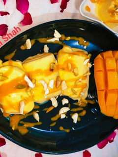 मैंगो आइसक्रीम रोल (mango ice cream roll recipe in Hindi) रेसिपी मुख्य फोटो