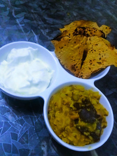 વઘારેલી ખીચડી (Vaghareli Khichdi recipe in Gujarati) રેસીપી મુખ્ય ફોટો