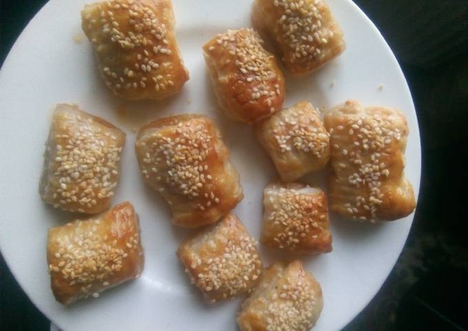 Simple Cheesy Snack Sausage Rolls