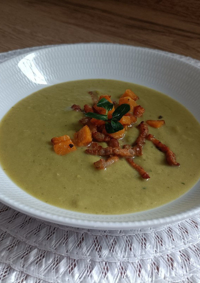 Una foto de Crema de guisantes y calabaza