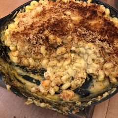 A picture of Shrimp macaroni and cheese.