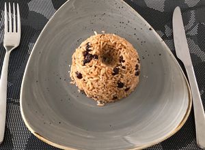 Una foto de Arroz moreno con pasas