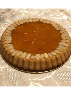 Foto di Crostata morbida con marmellata di albicocche e mandorle