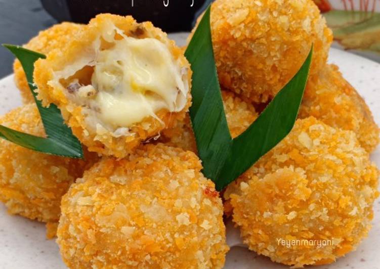 Bola-bola Pisang Keju