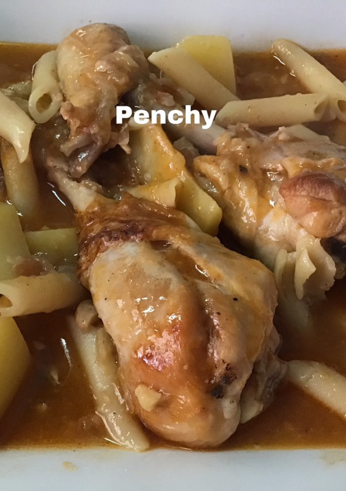 Una foto de Muslitos de pollo almendrados con macarrones