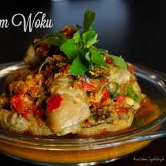 A picture of Ayam Woku.