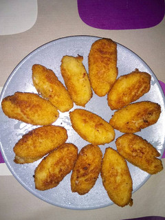 Una foto de Croquetas de queso camembert y frambuesas