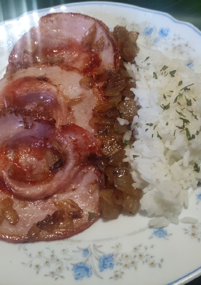 Una foto de Magreta encebollada con arroz en 25 minutos