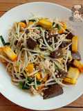 ผัดถั่วงอกไก่สับ เลือดไก่