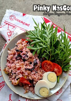 Foto resep Pinky Nasgor dengan Bayam Merah