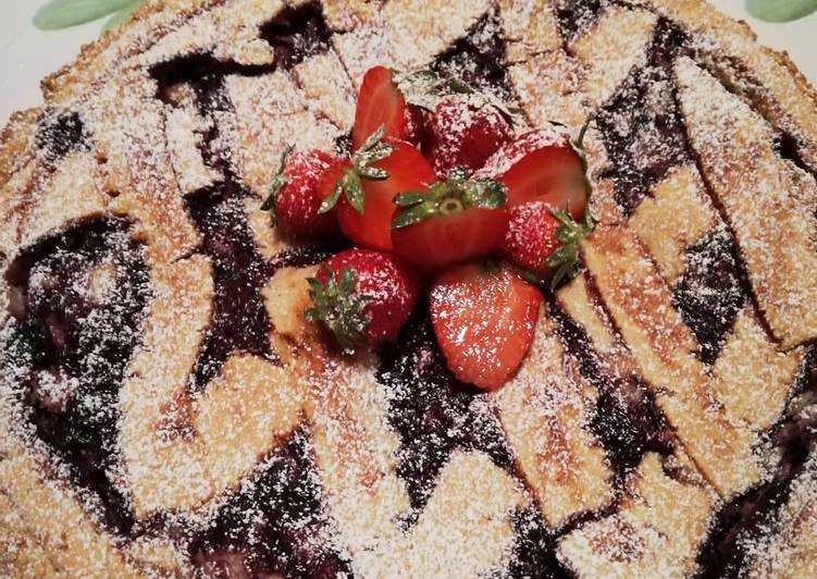 Crostata con crema di mascarpone, mirtilli e narmellata