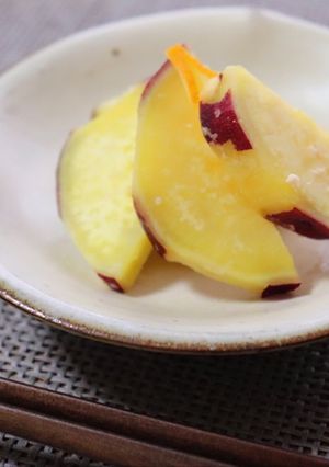 A picture of Boiled sweet potato with salt and lemon.