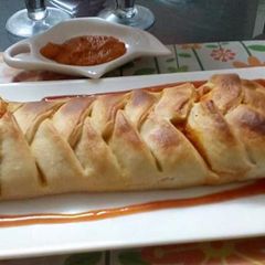 A picture of Braided pizza.