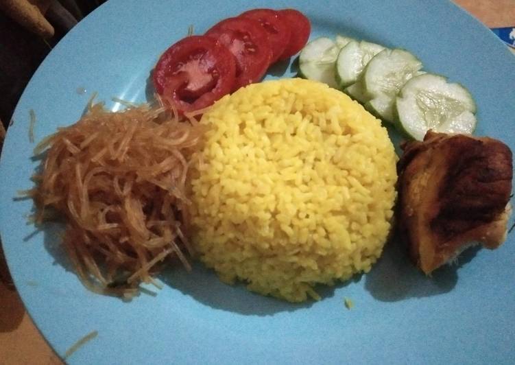 Nasi Kuning bumbu ungkep ala Bunda Razan