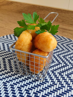 Una foto de Croquetas de rape y langostino