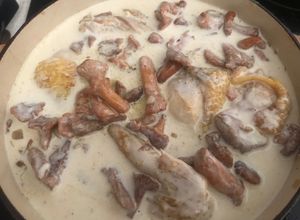 Une photo de Poulet au girolles