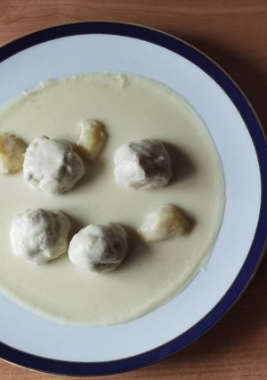 Una foto de Albondias en salsa de almendras