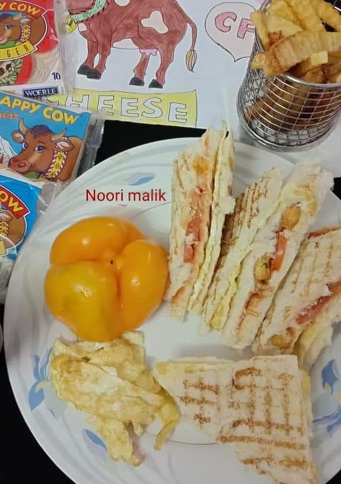 A picture of Spicy_Chicken_Cheese Club_Sandwich.