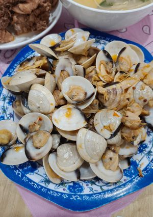 Hình của món Ngao xào bơ tỏi cay.