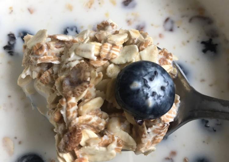 How to Prepare Any-night-of-the-week Muesli with blueberries