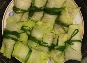 Hình của món Cải thảo cuộn thịt hấp.