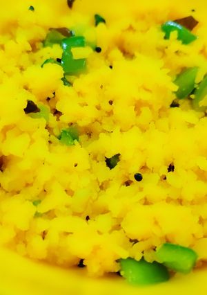 A picture of Kandha poha.