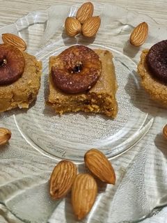 અંજીર બરફી (Anjeer Barfi Recipe In Gujarati) રેસીપી મુખ્ય ફોટો
