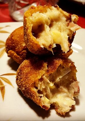 Una foto de Croquetas de jamón ibérico, morcillo y huevo