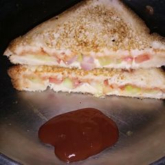 A picture of Malai sandwich.