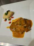 Paleta al curry con croquetas de papas