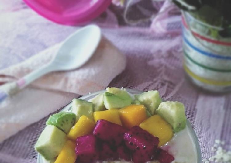 Oatmeal with Fruits & Honey
