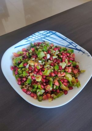 વેજ ફણગાવેલા કઠોળ વીથ બેબી કોર્ન સલાડ (Veg Sprouted Kathol Baby Corn Salad Recipe In Gujarati) રેસીપી મુખ્ય ફોટો