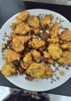 दुधी भोपळ्याचे  पकोडे (dudhi bhoplyache pakode recipe in marathi) रेसिपी चे मुख्य फोटो 