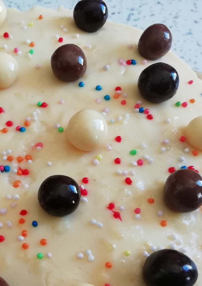 Una foto de Tarta de plátanos, leche condensada y sobaos