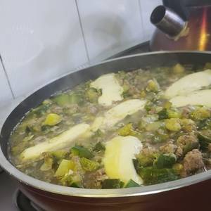 Revuelto de zapallitos verdes y carne molida fácil y rico