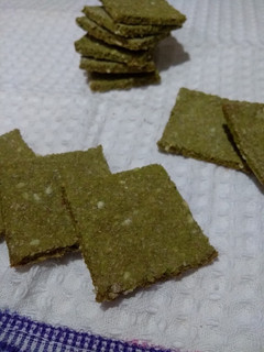 Una foto de Crackers de acelga y sésamo by Mate Amargo