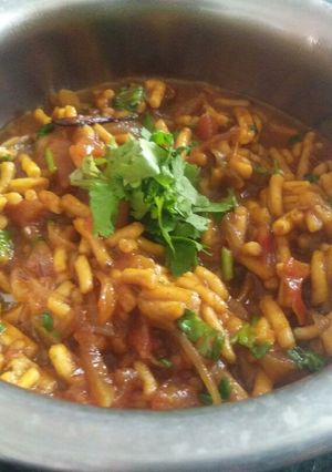 A picture of Sev tamater ki sabzi.