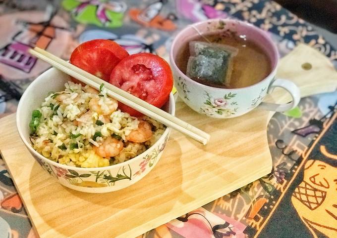 Bagaimana Menyiapkan Nasi goreng seafood Anti Gagal