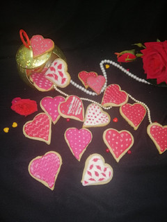 હાટૅ શેપ કુકીઝ (Heart Shape Cookies Recipe In Gujarati) રેસીપી મુખ્ય ફોટો