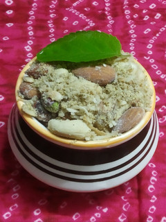 धनिया पंजीरी (Dhaniya Panjiri recipe in hindi) रेसिपी मुख्य फोटो