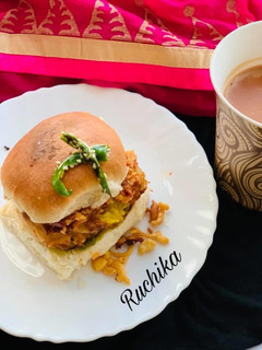 वडा पाव (vada pav recipe in Hindi) रेसिपी मुख्य फोटो