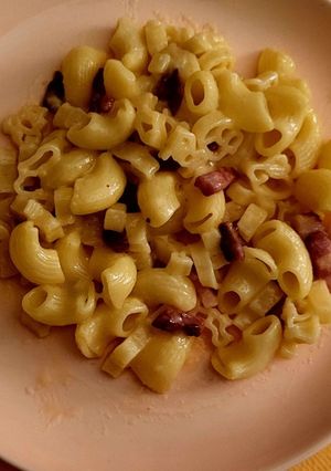 A picture of Pasta carbonara 🍝.