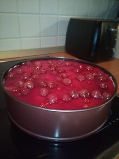 Viharban született meggyes túrótorta recept fotója