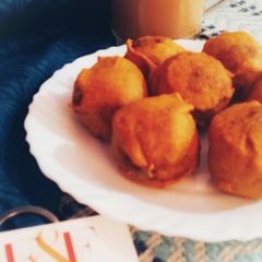 A picture of Aloo bonday.