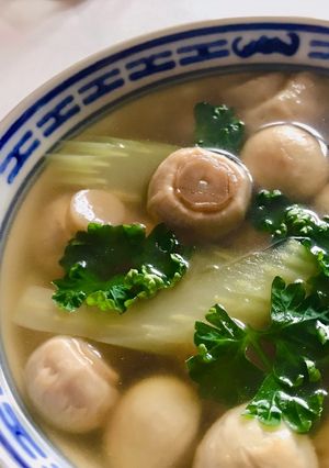 Hình của món 🌱 Canh Nấm Mỡ Cần Tây Chay (Vegan).