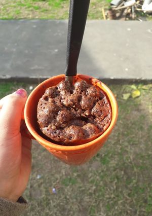 Una foto de Torta en taza de chocolate de cereal