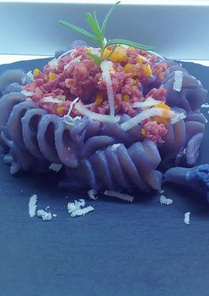 Foto di Fusilloni con cavolfiore viola e ragù di tastasale