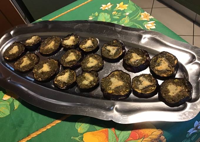 How to Prepare Canapés d aubergines grillées au pesto de céleri et pecorino